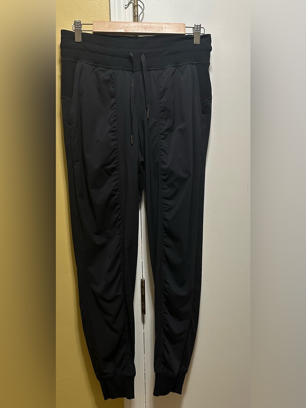 lululemon athletica Black Full Length Dance Studio Mid Rise Joggers (6)